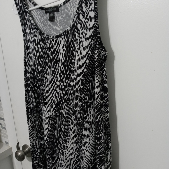 August Silk Asymmetrical Zebra Stripe Sleeveless Blouse - Picture 4 of 7